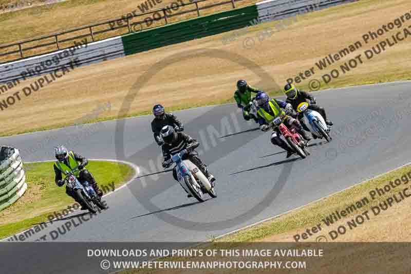 Vintage motorcycle club;eventdigitalimages;mallory park;mallory park trackday photographs;no limits trackdays;peter wileman photography;trackday digital images;trackday photos;vmcc festival 1000 bikes photographs